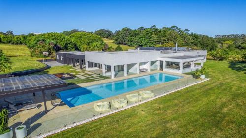 Federal House | Amileka - luxury 25 acre estate with pool