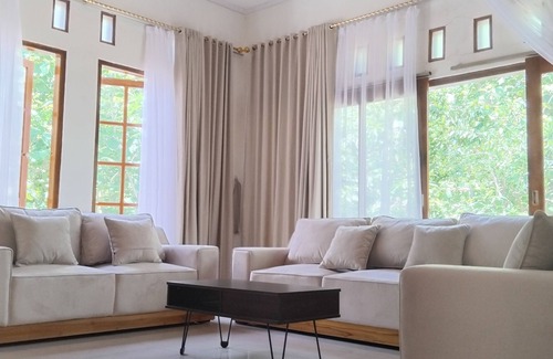 Karangmojo House | Amini Guest House