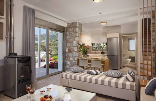 Gialos Villa | AMMOS-CEDAR BAY BEACHSIDE VILLAS -LUXURY STONE VILLA -PRIVATE POOL