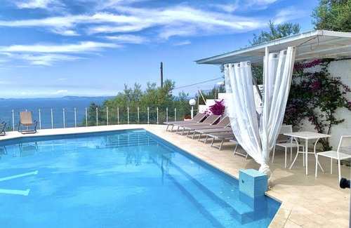 Schiazzano Villa | AMORE RENTALS - Villa Giulia with Private Pool, Sea View, Terraces and Parking