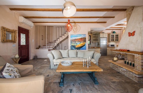 Lagopodo Villa | Amorosa Villas luxurious Villa Grandrosa