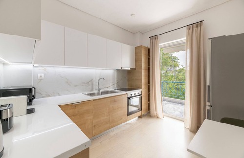 Amarousion Apartment | Ample 3BR Apartment II in Marousi