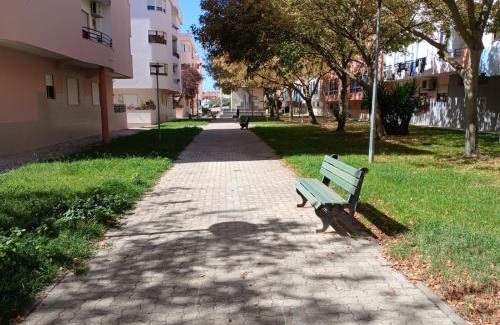 Corroios House | Ample Double Room Garden View Good Natural Light SuperHost Stay