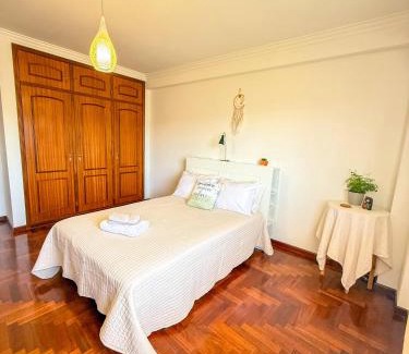 Corroios House | Ample Double Room Garden View Good Natural Light SuperHost Stay