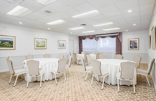 Farmington House | An Amazing Location with an Exquisite Ambiance!