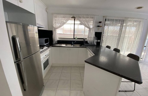 Caroline Springs House | An entire house for your Melbourne Trip