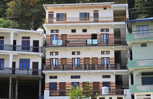 Barkot Bed & Breakfast | An Himalayan View by StayApart