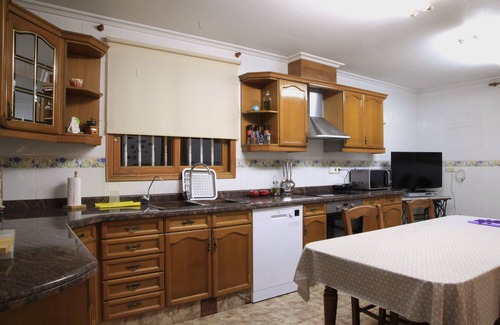 Elche Ski Chalet | An Oasis at your finger tips! 3 min away from the nearest aqua -zoo park