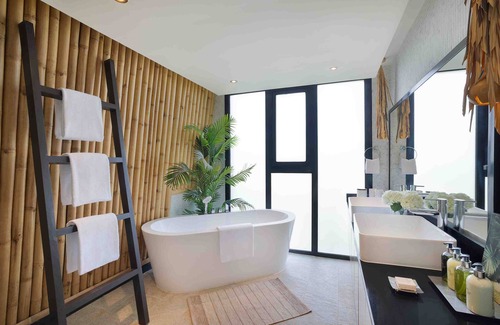 Dubai Hotel | Anantara World Islands Dubai Resort