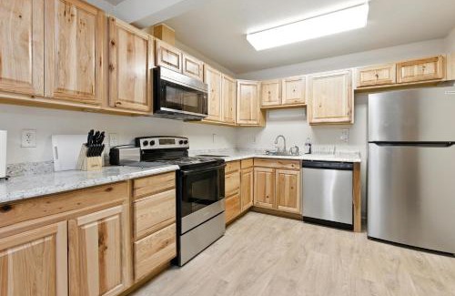 Bayshore - Klatt House | Anchorage 5BR Retreat Hikes, City & Comfort home