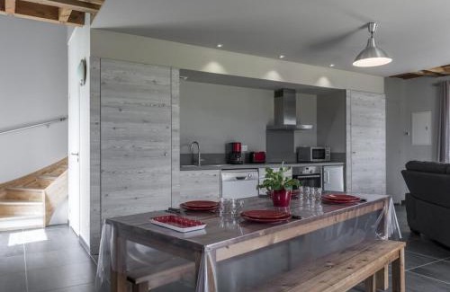 Chapeau House | Ancienne étable rénovée avec terrasse et déco scandinave - près du parc Le Pal - FR-1-489-79