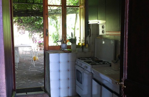 Cava de' Tirreni House | Ancient "CASOLARE ULIVETO" near POMPEI/AMALFI Coast with affiliated POOL