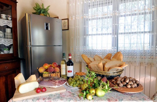 Pozzo Villa | Ancient villa perfect for large groups with swimming pool and large park. Located just outside the v