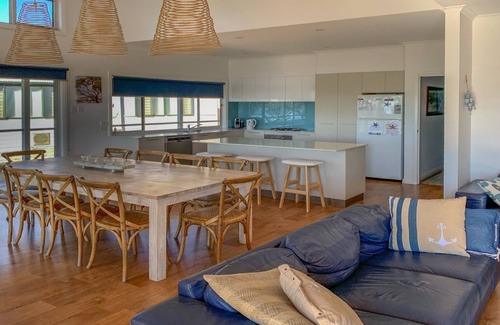 Lake Wangary House | Angasi is one of Coffin Bay's premium properties in a very sought after location