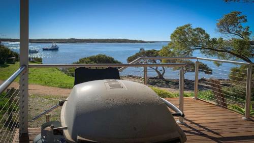 Lake Wangary House | Angasi Is One Of Coffin Bay's Premium Properties - With Free Wifi