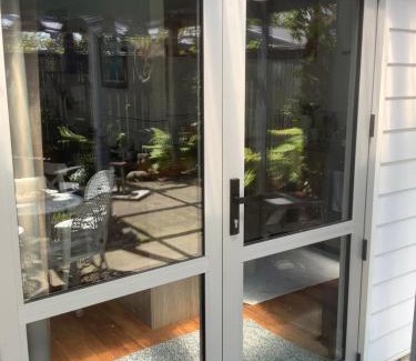 Turangi Bed & Breakfast | Anglers Adventure Paradise Cabin BNB Wifi Parking