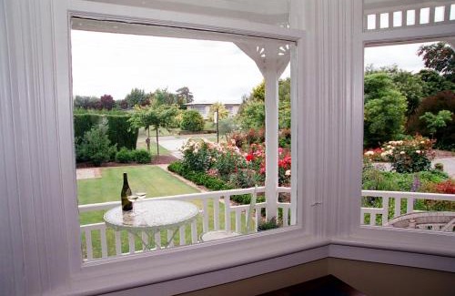 Renwick Bed & Breakfast | Anglesea House Inn