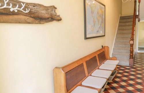 Llanbedr House | Angorfa