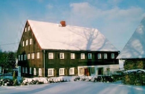 Seifhennersdorf House | Anne Leipert Modern retreat