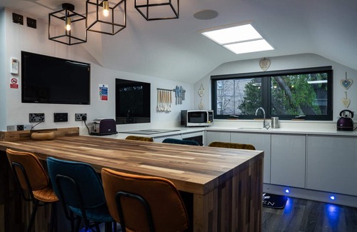 Ossett Apartment | Annex, 2 Bed, Sleeps 4, Parking