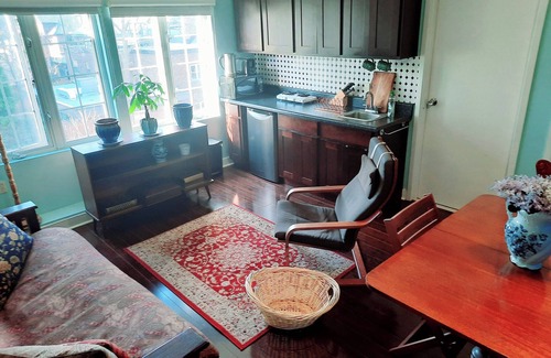 Midtown Toronto Apartment | Annex Studio - Close to U of T, Yorkville, Free Parking