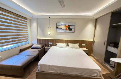 Jaypee Greens Apartment | Anom stays 2