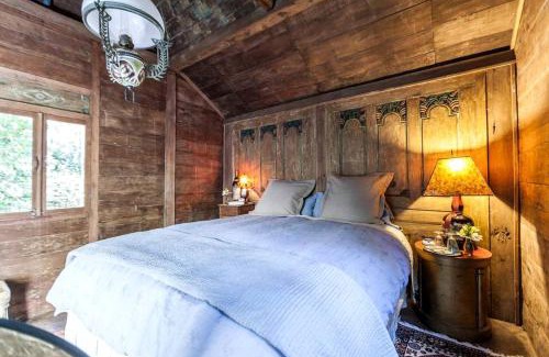 Petaluma House | Antique Indonesian Teakwood Cottage for a Romantic Getaway in Petaluma, California