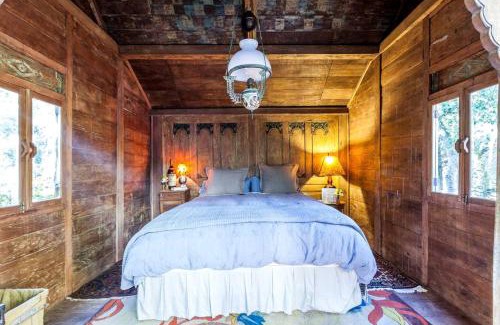 Petaluma House | Antique Indonesian Teakwood Cottage for a Romantic Getaway in Petaluma, California