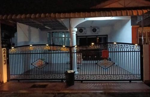 Teluk Intan House | Anuarosi Homestay Taman Melor, Teluk Intan