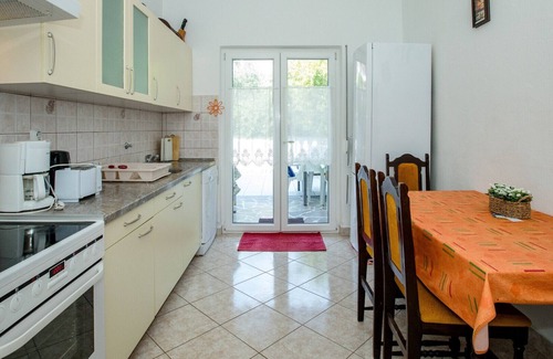 Palit Apartment | Ap. Daisy - Three Bedroom Apartment, Sleeps 9