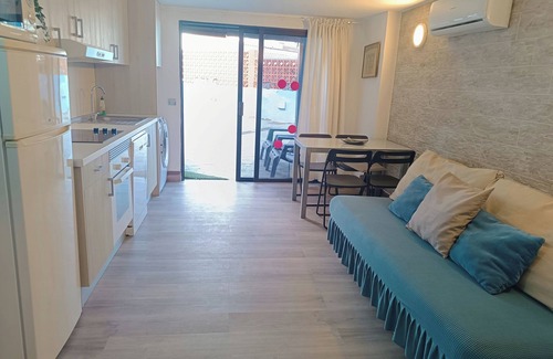 Playa del Aguila House | Apartment First Line on the Beach, Balcony, Swimming Pool, Fast Speed Internet