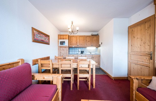 La Toussuire Apartment | Apartment 'L'écrin Des Sybelles' with Mountain View and Balcony