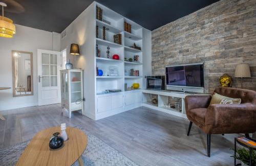 Santiago Apartment | Apartamento cerca de la MEZQUITA DE CORDOBA & FREE PRIVATE PARKING