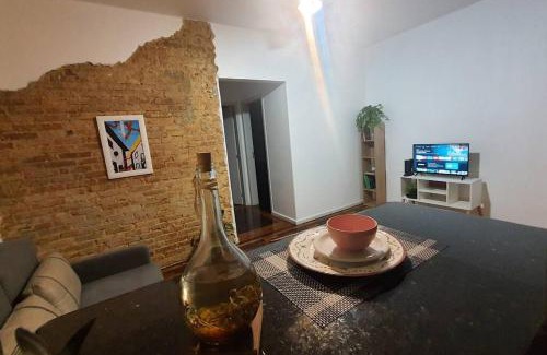 Menino Deus Apartment | Apartamento com espaço para home Office no Menino Deus ao lado do shopping Praia de Belas