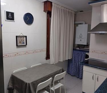 Castro Urdiales Apartment | Apartamento completo a 7 minutos de la playa con parking