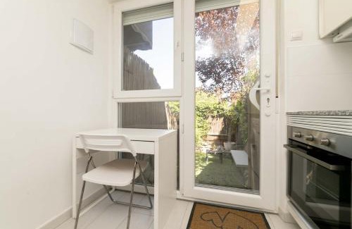 Coslada Apartment | Apartamento con jardín privado