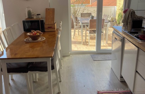 Costa de Caparica House | Apartamento com Terraço e 3 Quartos, 200 Metros da Praia