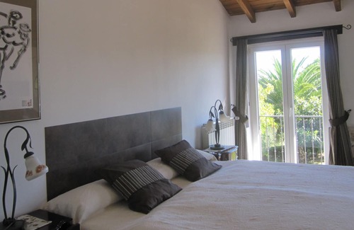 Beranga Apartment | Apartamento Tranquilo con Cocina, Baño, Balcón y Jardines, Vistas Panorámicas