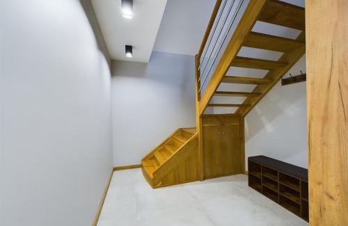 Radom House | ApartamentySnu, Dom na Przedmieściu