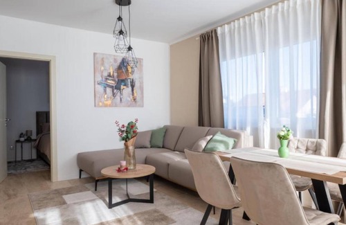 Kraljevec Sesvetski Apartment | Apartman Kona - Modern Comfort With 2 Parking Spaces