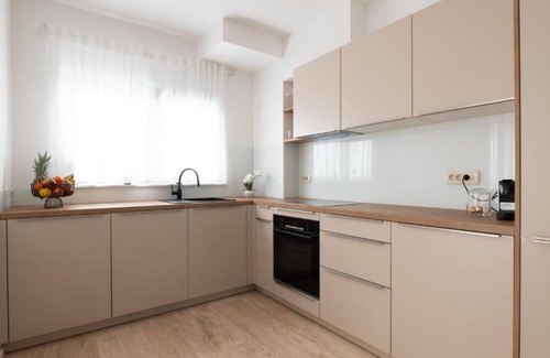 Kraljevec Sesvetski Apartment | Apartman Kona - Modern Comfort With 2 Parking Spaces