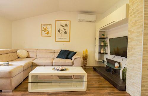 Radmani Apartment | Apartment Škalin