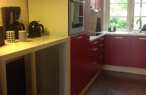 Suederluegum Condo | Apartment (100 sqm) in a historic building with good facilities near the North Sea