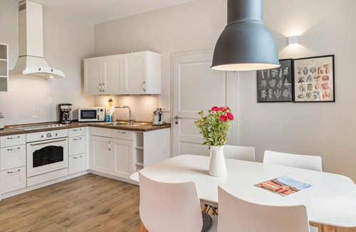 Groß Pankow Apartment | Apartment '4 Putlitz' with private terrace, shared garden and Wi-Fi