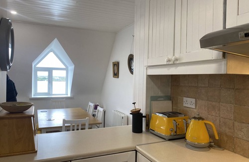 Roundstone Cottage | Apartment 454 - Roundstone - sleeps 5 guests in 2 bedrooms