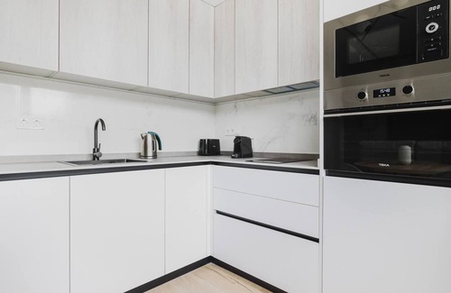 Cotos Apartment | Apartment 6 - Bright in Castellana - 4 Towers