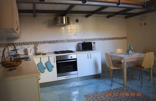 Vietri sul Mare Apartment | Apartment a stone's throw from the sea