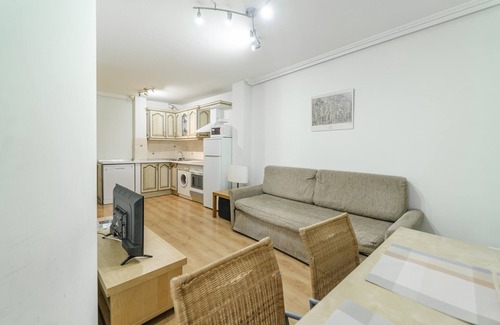 Ezcaray Apartment | Apartment 'Altuzarra Bis' with Mountain View, Balcony and Wi-Fi