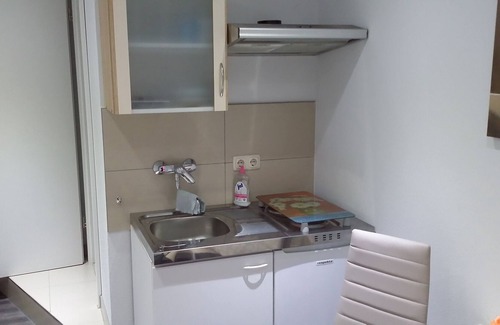 Kranichfeld Apartment | Apartment "An Der Niederburg" with Shared Pool, Shared Terrace & Wi-Fi