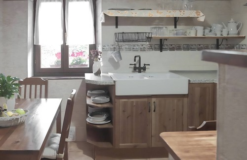 Deba Apartment | Apartment 'Andutz' with Mountain Views, Private Garden and Wi-Fi